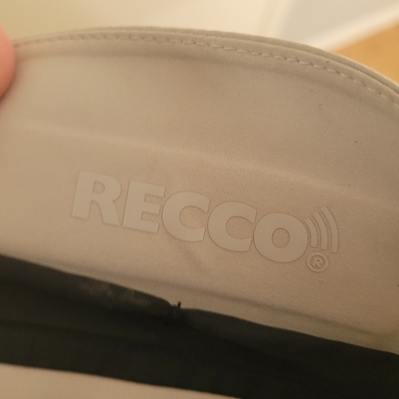 Women's Jones Shrapnilist ski/snowboard jacket size small - Picture 6 of 7